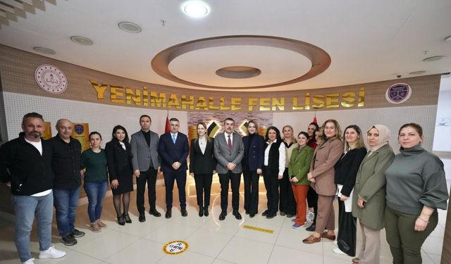 Bakan Tekin, lise öğrencileri ve öğretmenleriyle iftar sofrasında buluştu