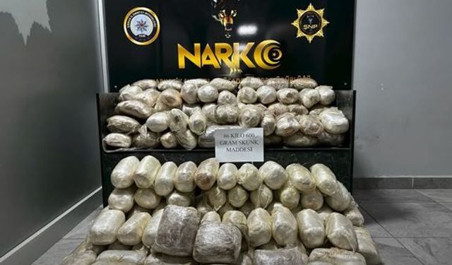 Durdurulan araçtaki 86 kilo uyuşturucuyu Hektor buldu