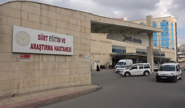 Hafif ticari araç, tarlaya uçtu: 2'si ağır 3 yaralı