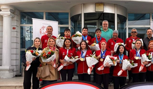 Kış oyunlarında 10 madalya alan Özel Sporcularımıza kutlama sürprizi