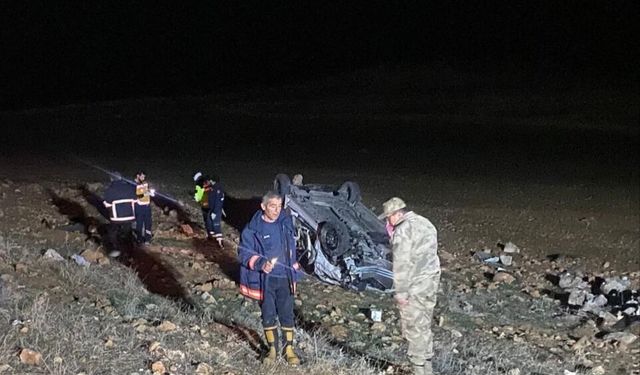 Şarampole yuvarlanan otomobilden fırlayan 2 kişi toprağa verildi