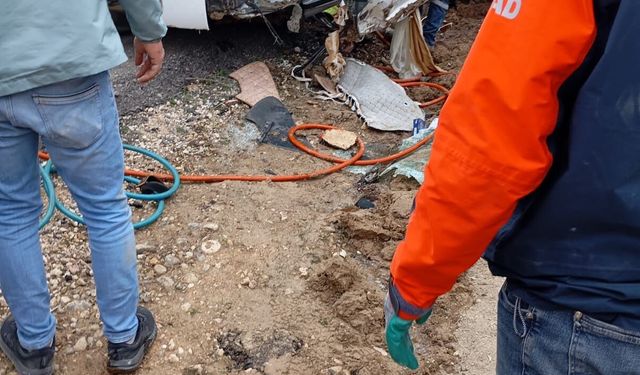 Siirt'te devrilen beton mikserinin sürücüsü öldü