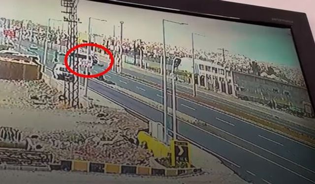 Şırnak'ta minibüsün çarptığı motosikletin sürücüsü yaralandı; kaza anı kamerada