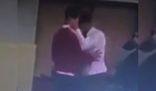 Turnuvada hakem, tartıştığı antrenöre kafa attı; o anlar kamerada