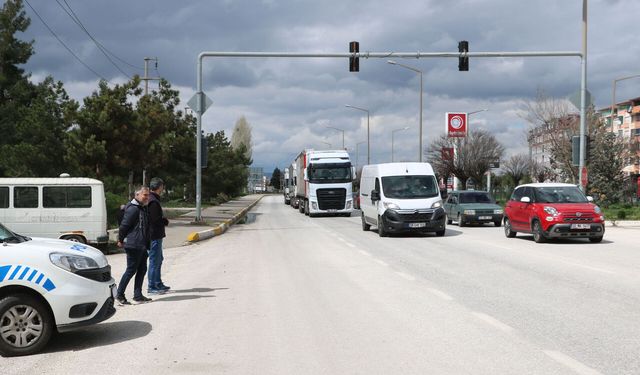 Afyonkarahisar- Antalya kara yolunda bayram dönüş trafiği