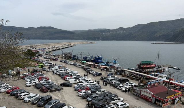 Amasra'da bayram yoğunluğu; ilçeye 4 günde 14 bin 600 araç giriş yaptı