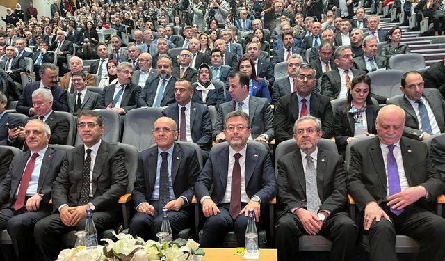 Bakan Şimşek: Dezenflasyonda başarı var, program çerçevesinde gidiyor