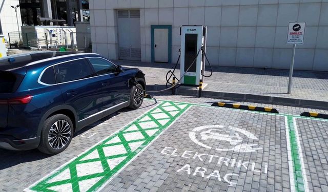 Bakan Uraloğlu: Elektrikli araç şarj istasyonu sayısı 11 bin 37'ye yükseldi