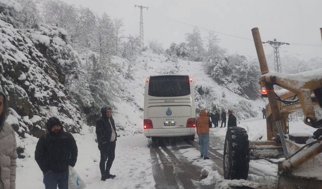Bartın'ın iç kesimlerde kar etkili oluyor; 19 köy yolu ulaşıma kapandı