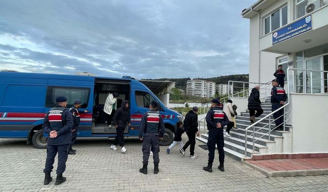 Çanakkale'de 22 kaçak göçmen yakalandı