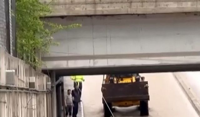 Elazığ’da sağanak; cadde ve sokaklar göle döndü (3)