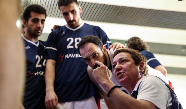 HAVELSAN erkek basketbol takımının kadın antrenörü