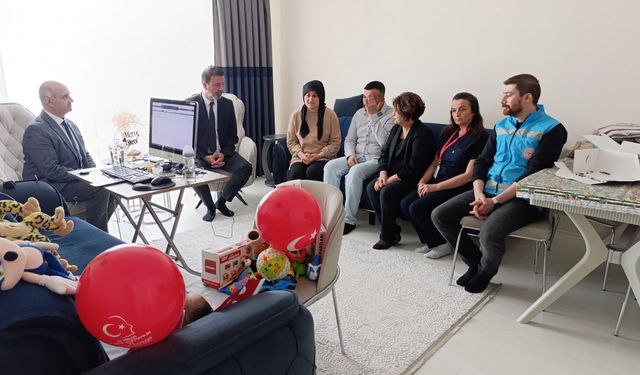 Hidrosefali hastası Göktuğ'a 23 Nisan ziyareti