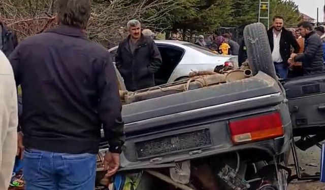 Kahramanmaraş'ta iki otomobil kafa kafaya çarpıştı: 3 ölü, 3 yaralı