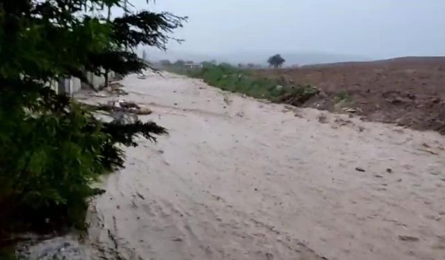 Kırıkkale'de sağanak; dereler taştı, evleri su bastı