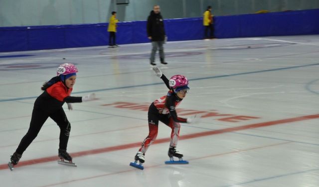 Short Track Anadolu Yıldızlar Ligi Türkiye Birinciliği Müsabakası Kars’ta başladı