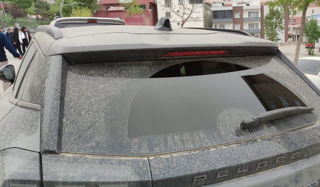Şırnak'ta toz taşınımı etkili oldu