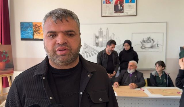 Süryani papaz, 70 yıldır gönül verdiği hat sanatını öğrencilere aktardı / Ek fotoğraflar