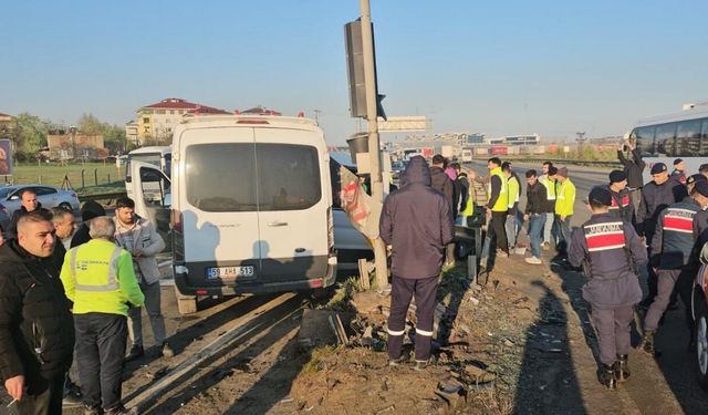 Tekirdağ’da işçi servis minibüsleri çarpıştı: 18 yaralı