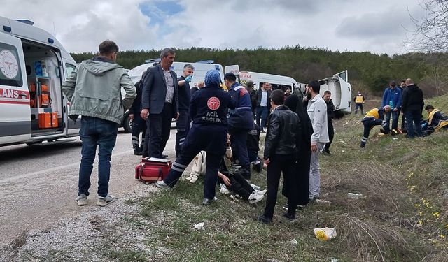 TIR ile minibüs çarpıştı: 6 yaralı