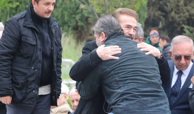 Trabzonspor Onursal Başkanı Mehmet Ali Yılmaz vefatının 1’inci yıldönümünde kabri başında anıldı