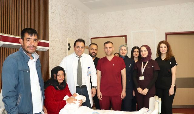 15 yıl sonra çocuk sahibi olan çift, bebeklerine doktorunun ismini verdi