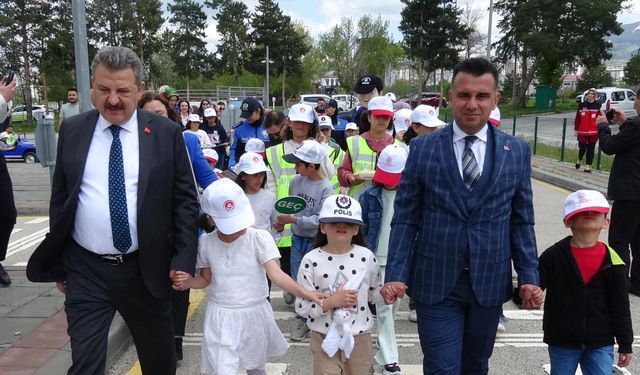 Akülü araçlarla çocuklara trafik eğitimi