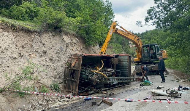 Artvin'de sondaj kamyonu devrildi; 1 ölü, 2 yaralı