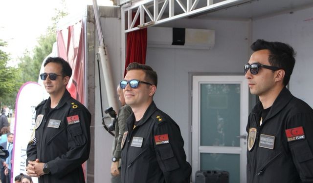 Elazığ semalarındaki SOLOTÜRK gösterisi ilgi topladı