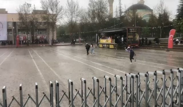 Elazığ'da sağanak ve dolu etkili oldu