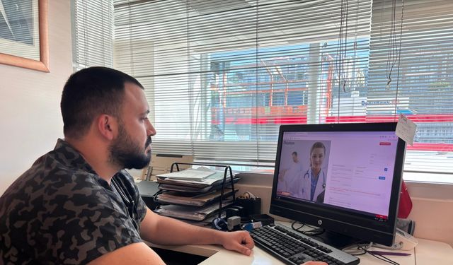 Gündüz doktor, akşam burgerci