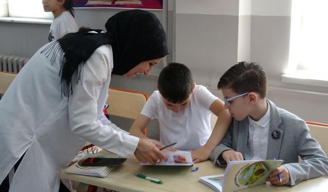 Hayallerini yazdıkları kitabın gelirini lösemili arkadaşları için bağışladılar