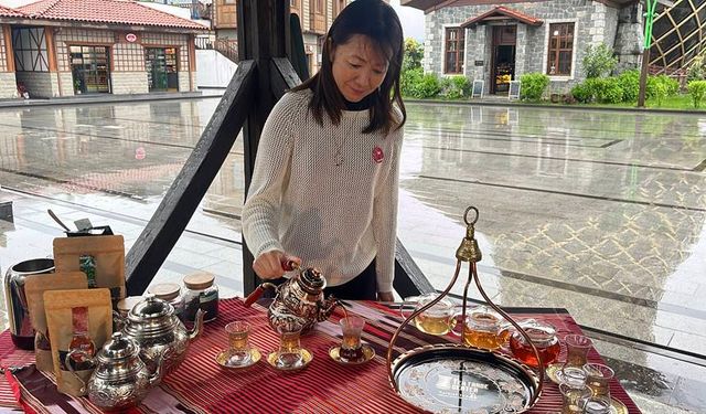 Japonya'nın İlk Türk Çayı Demleme Ustası'ndan Rize Çayı Sunumu