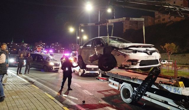 Kaldırımda yürürken otomobilin çarptığı yaya ağır yaralandı