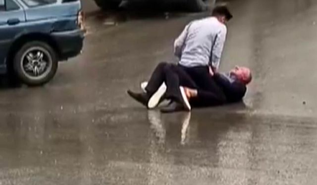 Kendisine silah doğrultan kayınpederine müdahale etti; o anlar kamerada