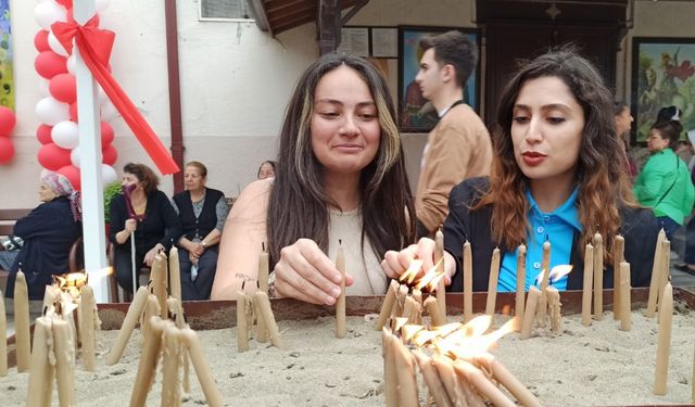 Kilisede Hıdrellez kutlaması; mum yakılıp, dilek tutuldu