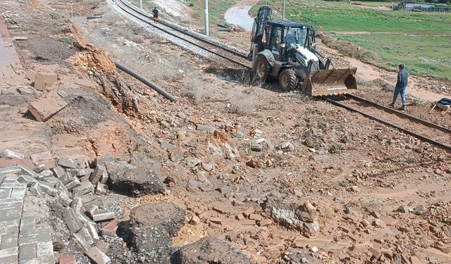 Kırıkkale'de sağanak taşkınlara neden oldu; evleri su bastı, vatandaşlar mahsur kaldı