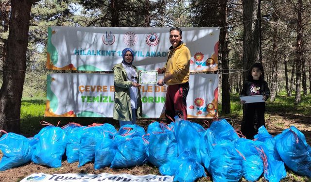 Minikler, çöp toplayarak doğayı 'tedavi ettiler'