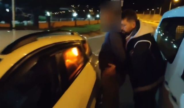 Otomobilden 6 kaçak göçmen çıktı; 2 tutuklama