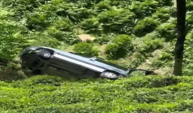 Rize’de Hafif Ticari Araç Bahçeye Yuvarlandı; 2 Yaralı