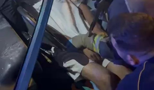 TIR'a arkadan çarpan otomobilin sürücüsü ağır yaralandı