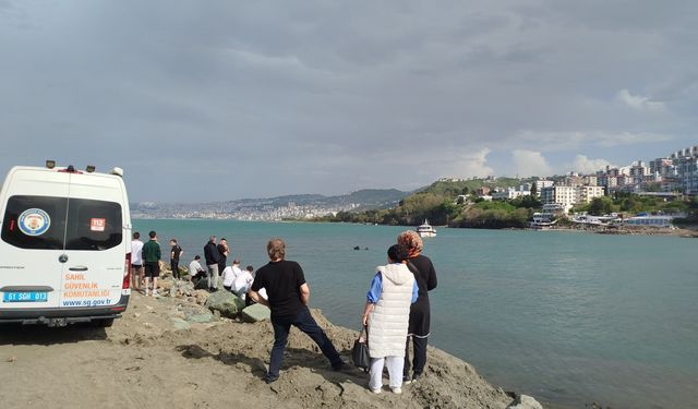 Trabzon'da denize giren 2 arkadaş, boğuldu