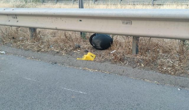 Bariyere çarpan motosikletin sürücüsü motokurye öldü