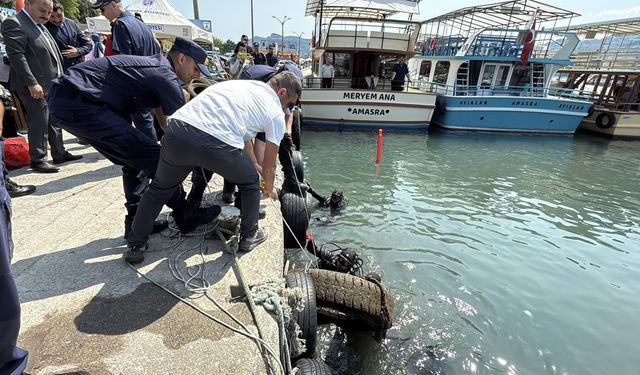 Bartın'da deniz temizliği; florasan lamba ve eski araç lastikleri çıktı /Video eklendi
