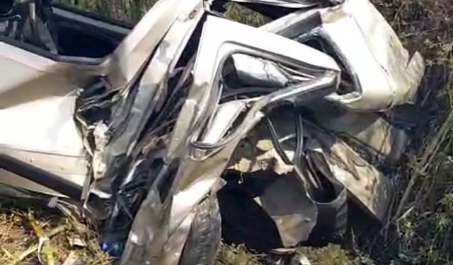Edirne'de aynı yöne giden otomobiller çarpıştı; 1 ölü, 1 yaralı