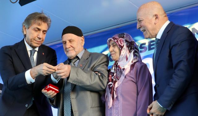 Erzurum'da mehteran takımının seslendirdiği hücum marşının ardından temel atıldı, anahtar teslimi yapıldı
