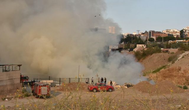İzmir'de çöplük yangını