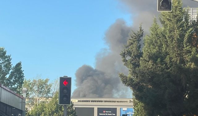 Kocaeli’de geri dönüşüm tesisinde yangın