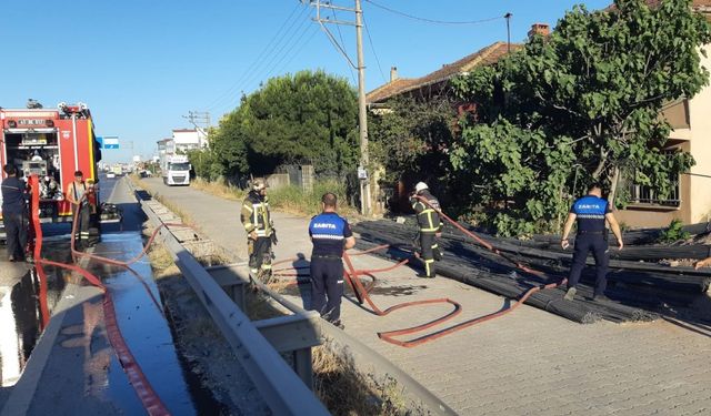 Kocaeli'de metruk binayı ateşe verdiler