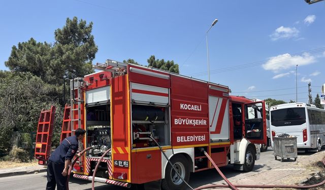 Kocaeli'de yangın; 4 kişi dumandan etkilendi